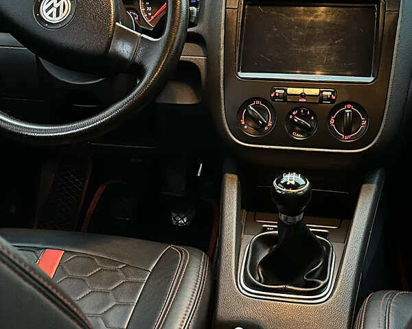 Красный Фольксваген Гольф, объемом двигателя 1.9 л и пробегом 425 тыс. км за 5450 $, фото 19 на Automoto.ua