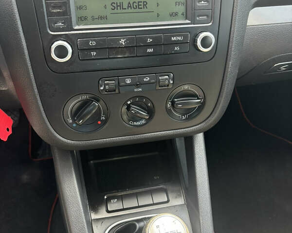 Красный Фольксваген Гольф, объемом двигателя 1.4 л и пробегом 230 тыс. км за 5800 $, фото 11 на Automoto.ua