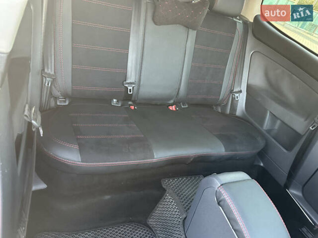 Фольксваген Гольф 2006 в Кропивницком (Кировограде) на Automoto.ua Красный Фольксваген Гольф, объемом двигателя 1.6 л и пробегом 242 тыс. км за 5900 $, фото 10 на Automoto.ua