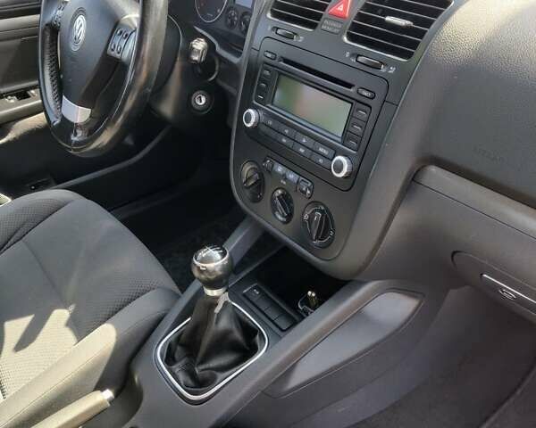 Красный Фольксваген Гольф, объемом двигателя 1.6 л и пробегом 186 тыс. км за 5700 $, фото 17 на Automoto.ua