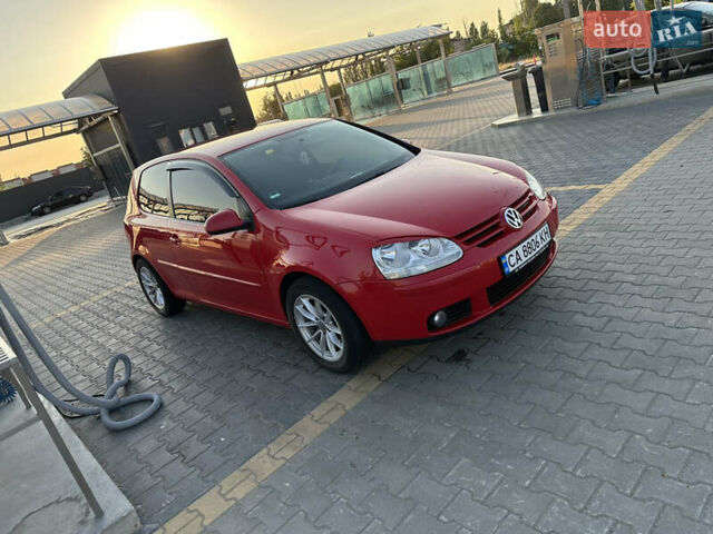 Фольксваген Гольф 2006 в Кропивницком (Кировограде) на Automoto.ua Красный Фольксваген Гольф, объемом двигателя 1.6 л и пробегом 242 тыс. км за 5900 $, фото 1 на Automoto.ua