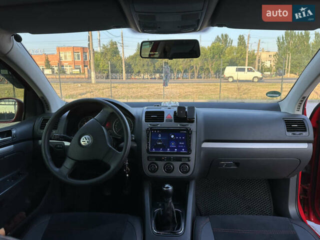 Фольксваген Гольф 2006 в Кропивницком (Кировограде) на Automoto.ua Красный Фольксваген Гольф, объемом двигателя 1.6 л и пробегом 242 тыс. км за 5900 $, фото 9 на Automoto.ua