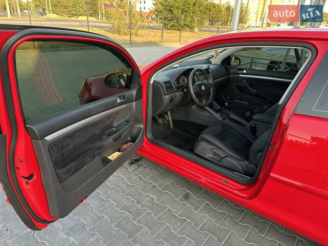 Фольксваген Гольф 2006 в Кропивницком (Кировограде) на Automoto.ua Красный Фольксваген Гольф, объемом двигателя 1.6 л и пробегом 242 тыс. км за 5900 $, фото 12 на Automoto.ua