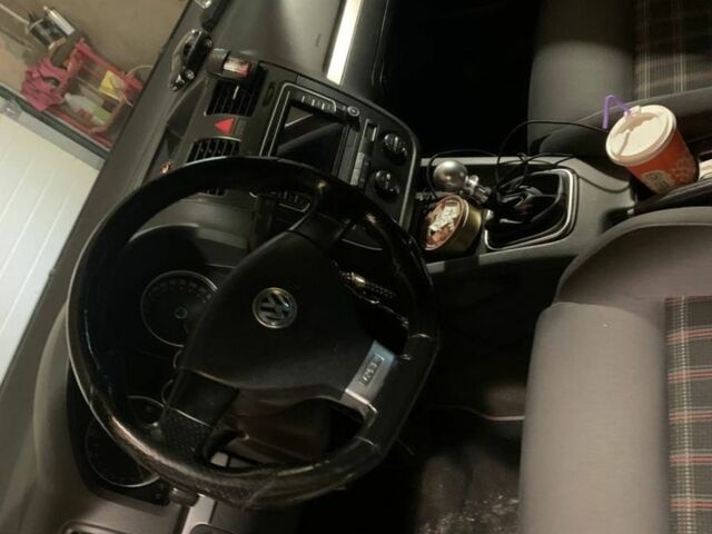 Красный Фольксваген Гольф, объемом двигателя 1.6 л и пробегом 147 тыс. км за 7500 $, фото 8 на Automoto.ua