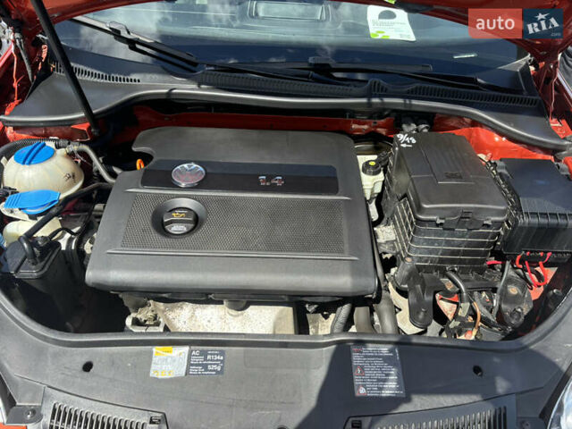 Красный Фольксваген Гольф, объемом двигателя 1.4 л и пробегом 230 тыс. км за 5800 $, фото 15 на Automoto.ua