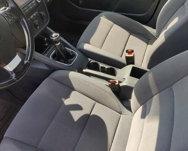 Красный Фольксваген Гольф, объемом двигателя 1.6 л и пробегом 186 тыс. км за 5700 $, фото 20 на Automoto.ua