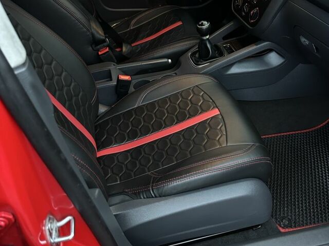 Червоний Фольксваген Гольф, об'ємом двигуна 1.9 л та пробігом 425 тис. км за 5450 $, фото 13 на Automoto.ua