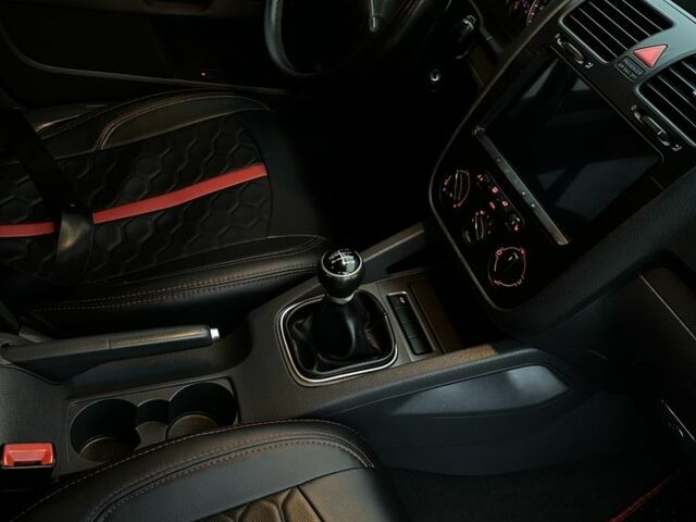 Червоний Фольксваген Гольф, об'ємом двигуна 1.9 л та пробігом 425 тис. км за 5450 $, фото 14 на Automoto.ua