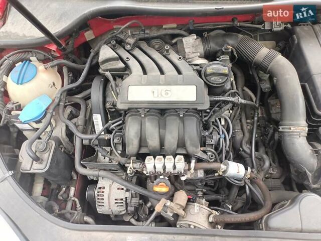 Красный Фольксваген Гольф, объемом двигателя 1.6 л и пробегом 250 тыс. км за 6700 $, фото 18 на Automoto.ua