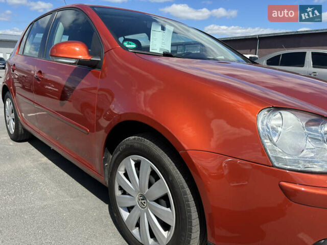 Красный Фольксваген Гольф, объемом двигателя 1.4 л и пробегом 230 тыс. км за 5800 $, фото 2 на Automoto.ua