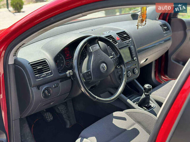 Красный Фольксваген Гольф, объемом двигателя 1.39 л и пробегом 225 тыс. км за 5500 $, фото 11 на Automoto.ua