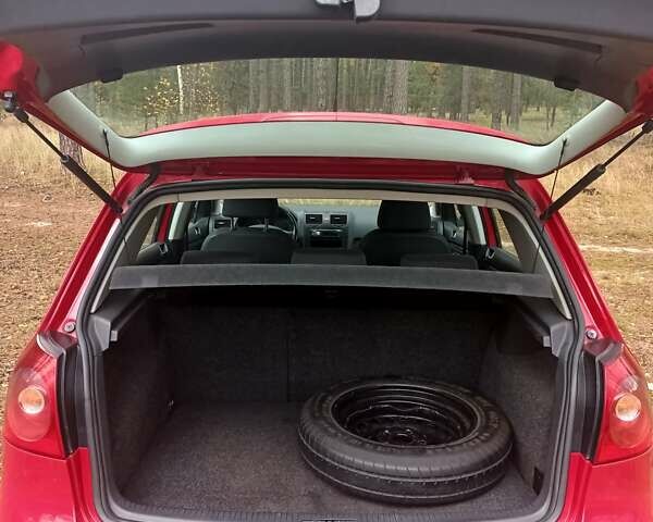 Красный Фольксваген Гольф, объемом двигателя 1.6 л и пробегом 250 тыс. км за 6700 $, фото 6 на Automoto.ua