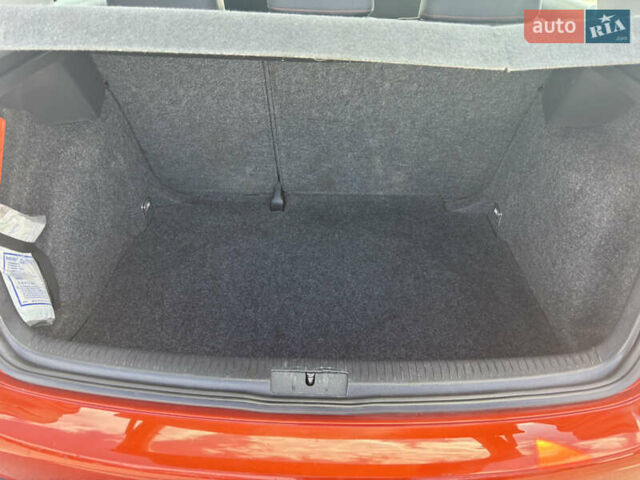 Красный Фольксваген Гольф, объемом двигателя 1.4 л и пробегом 230 тыс. км за 5800 $, фото 13 на Automoto.ua