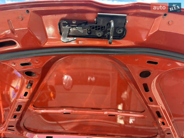 Красный Фольксваген Гольф, объемом двигателя 1.4 л и пробегом 230 тыс. км за 5800 $, фото 4 на Automoto.ua