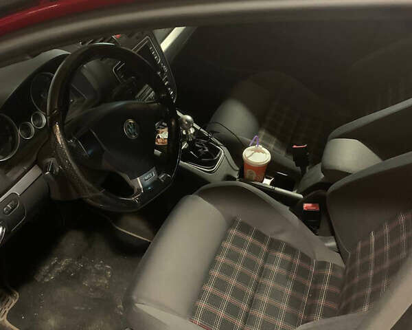 Червоний Фольксваген Гольф, об'ємом двигуна 1.6 л та пробігом 145 тис. км за 7500 $, фото 6 на Automoto.ua