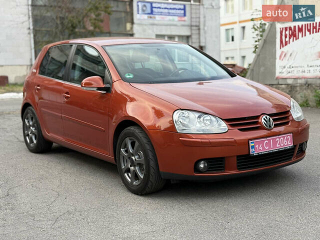 Красный Фольксваген Гольф, объемом двигателя 1.6 л и пробегом 223 тыс. км за 6799 $, фото 9 на Automoto.ua