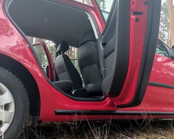 Красный Фольксваген Гольф, объемом двигателя 1.6 л и пробегом 250 тыс. км за 6700 $, фото 14 на Automoto.ua