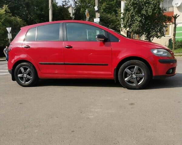 Красный Фольксваген Гольф, объемом двигателя 1.6 л и пробегом 336 тыс. км за 6200 $, фото 2 на Automoto.ua