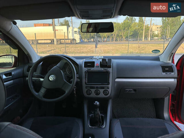 Фольксваген Гольф 2006 в Кропивницком (Кировограде) на Automoto.ua Красный Фольксваген Гольф, объемом двигателя 1.6 л и пробегом 242 тыс. км за 5900 $, фото 8 на Automoto.ua