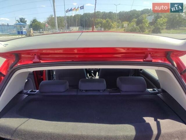 Червоний Фольксваген Гольф, об'ємом двигуна 1.6 л та пробігом 218 тис. км за 5500 $, фото 14 на Automoto.ua