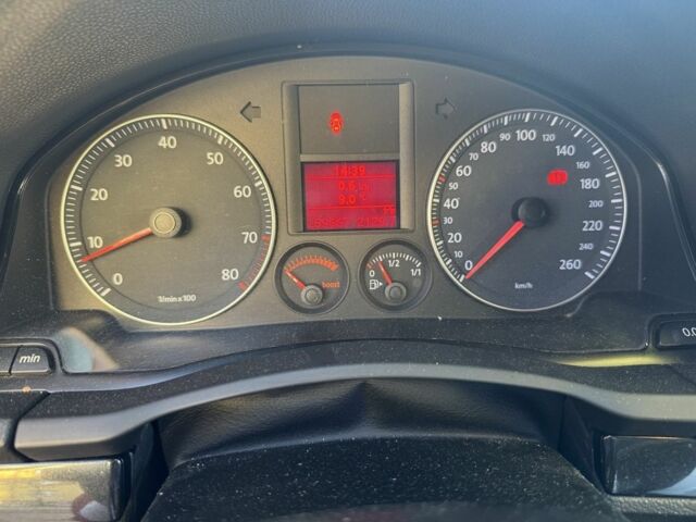 Красный Фольксваген Гольф, объемом двигателя 1.4 л и пробегом 248 тыс. км за 2500 $, фото 16 на Automoto.ua