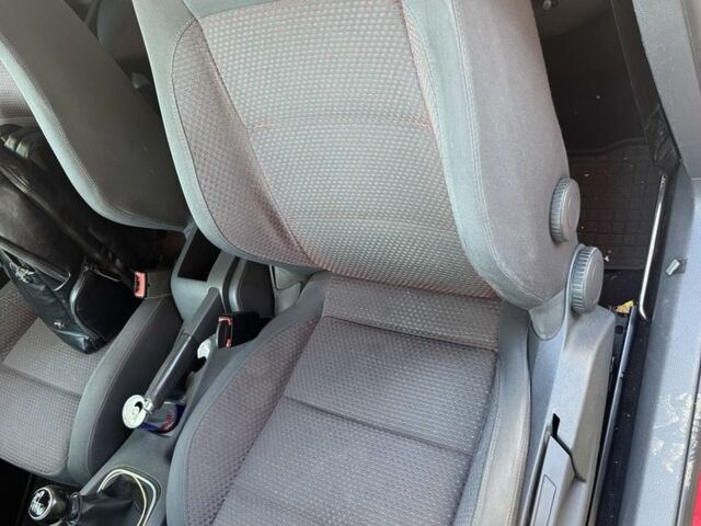 Красный Фольксваген Гольф, объемом двигателя 1.4 л и пробегом 248 тыс. км за 2500 $, фото 18 на Automoto.ua