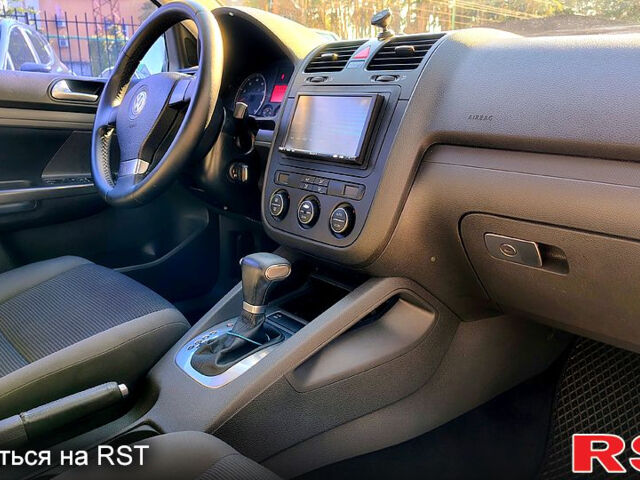 Червоний Фольксваген Гольф, об'ємом двигуна 1.6 л та пробігом 341 тис. км за 5800 $, фото 11 на Automoto.ua