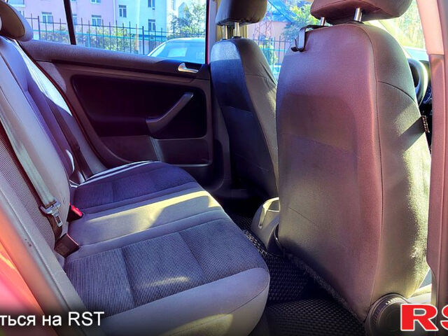 Червоний Фольксваген Гольф, об'ємом двигуна 1.6 л та пробігом 341 тис. км за 5800 $, фото 10 на Automoto.ua