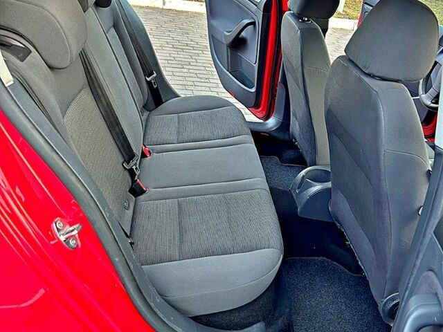 Красный Фольксваген Гольф, объемом двигателя 1.6 л и пробегом 221 тыс. км за 5999 $, фото 10 на Automoto.ua