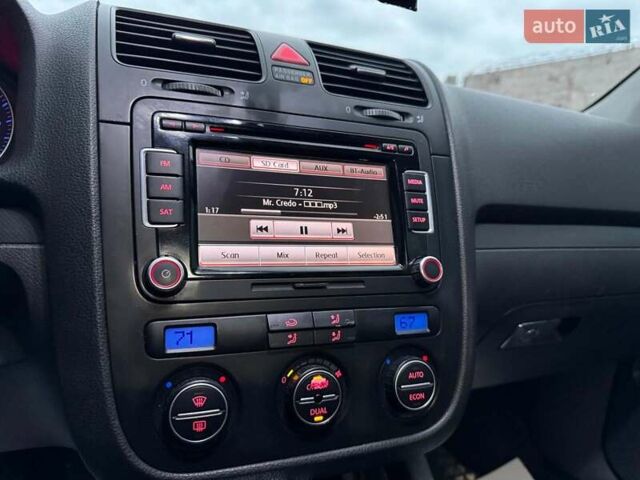 Красный Фольксваген Гольф, объемом двигателя 1.6 л и пробегом 296 тыс. км за 5990 $, фото 16 на Automoto.ua