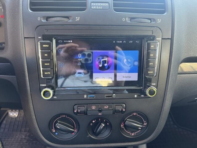 Красный Фольксваген Гольф, объемом двигателя 1.4 л и пробегом 248 тыс. км за 2500 $, фото 14 на Automoto.ua