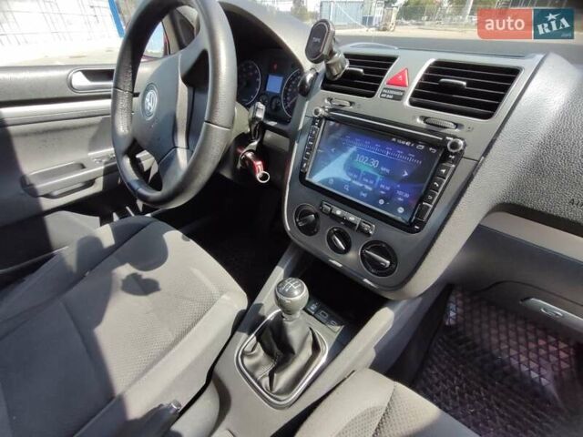 Червоний Фольксваген Гольф, об'ємом двигуна 1.6 л та пробігом 218 тис. км за 5500 $, фото 28 на Automoto.ua