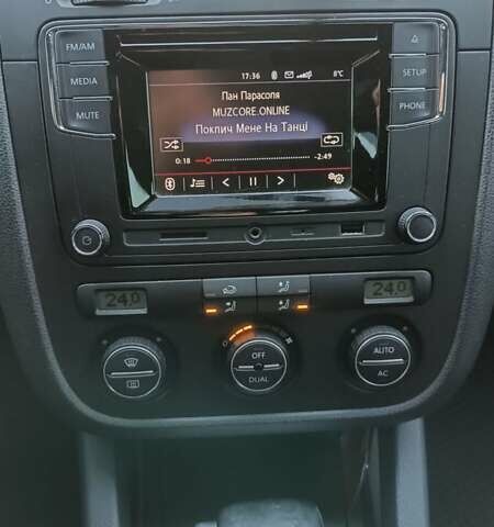 Красный Фольксваген Гольф, объемом двигателя 1.6 л и пробегом 201 тыс. км за 6800 $, фото 26 на Automoto.ua