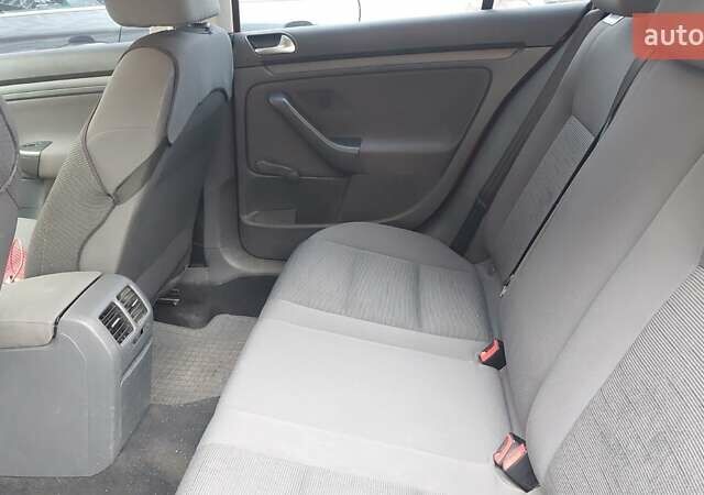 Красный Фольксваген Гольф, объемом двигателя 2 л и пробегом 316 тыс. км за 5000 $, фото 2 на Automoto.ua