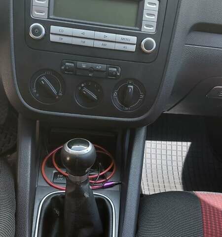 Красный Фольксваген Гольф, объемом двигателя 2 л и пробегом 316 тыс. км за 5000 $, фото 16 на Automoto.ua