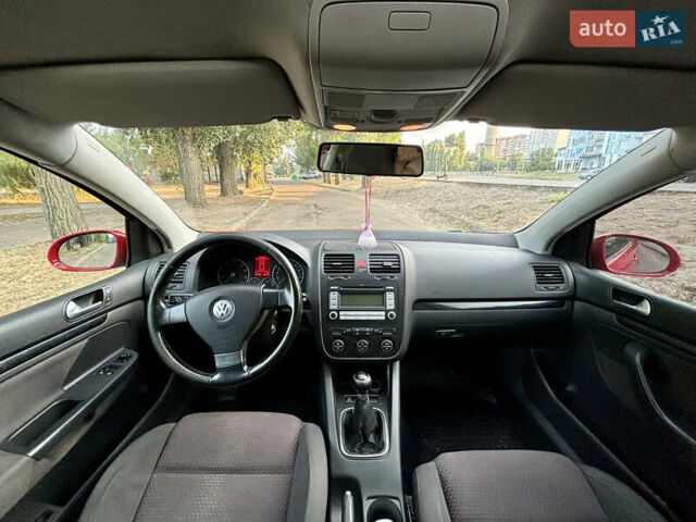 Красный Фольксваген Гольф, объемом двигателя 1.4 л и пробегом 221 тыс. км за 5599 $, фото 12 на Automoto.ua