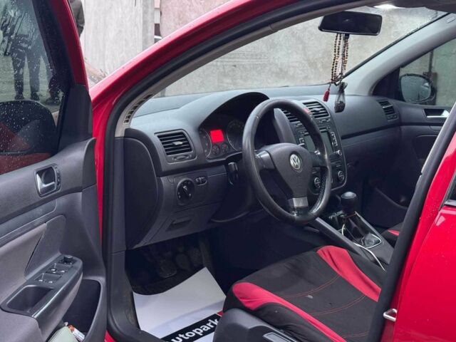 Красный Фольксваген Гольф, объемом двигателя 1.6 л и пробегом 296 тыс. км за 5990 $, фото 7 на Automoto.ua