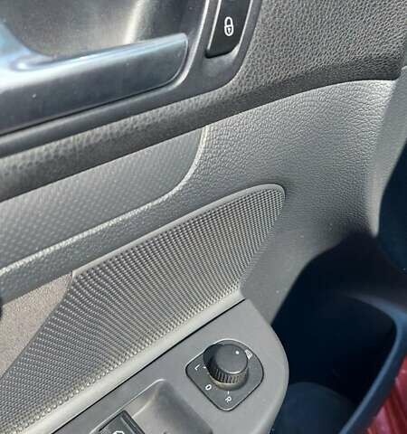 Красный Фольксваген Гольф, объемом двигателя 2 л и пробегом 316 тыс. км за 5000 $, фото 9 на Automoto.ua