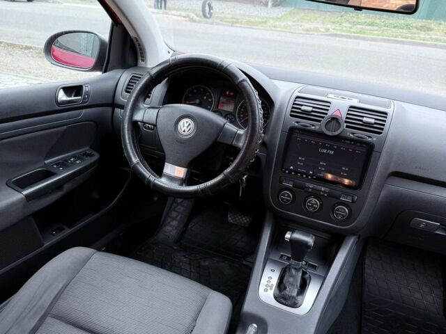 Красный Фольксваген Гольф, объемом двигателя 1.6 л и пробегом 284 тыс. км за 6300 $, фото 9 на Automoto.ua