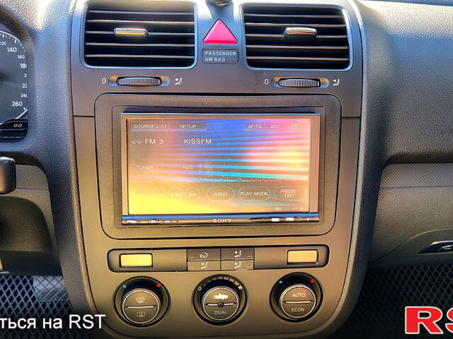 Червоний Фольксваген Гольф, об'ємом двигуна 1.6 л та пробігом 341 тис. км за 5800 $, фото 12 на Automoto.ua