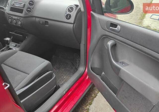Красный Фольксваген Гольф, объемом двигателя 1.6 л и пробегом 390 тыс. км за 4600 $, фото 11 на Automoto.ua