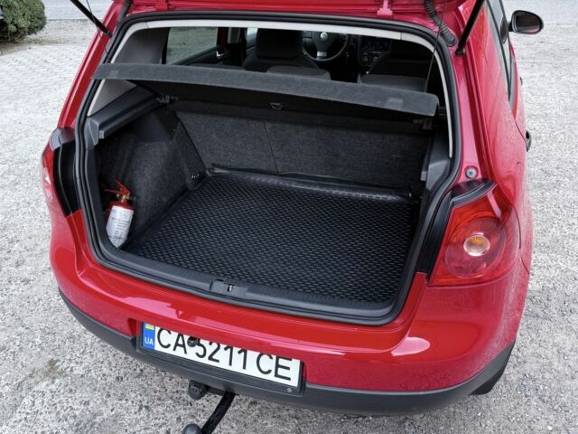 Красный Фольксваген Гольф, объемом двигателя 1.6 л и пробегом 284 тыс. км за 6300 $, фото 14 на Automoto.ua