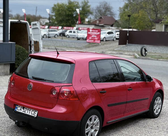 Красный Фольксваген Гольф, объемом двигателя 1.6 л и пробегом 287 тыс. км за 6200 $, фото 3 на Automoto.ua