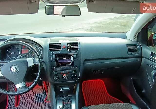 Красный Фольксваген Гольф, объемом двигателя 1.6 л и пробегом 201 тыс. км за 6800 $, фото 24 на Automoto.ua