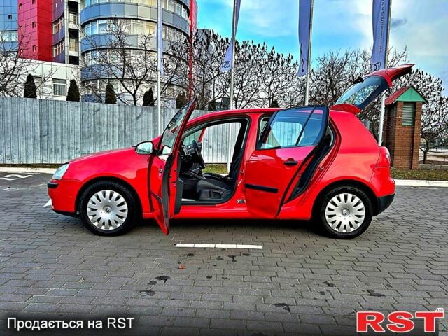 Красный Фольксваген Гольф, объемом двигателя 1.6 л и пробегом 221 тыс. км за 5999 $, фото 6 на Automoto.ua