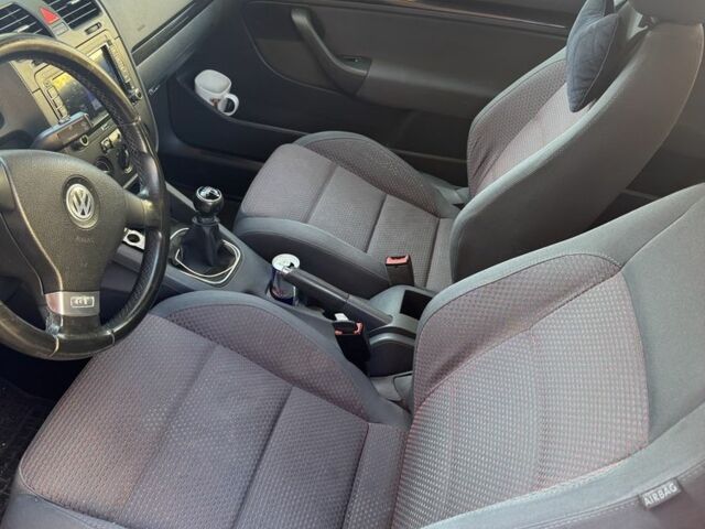 Красный Фольксваген Гольф, объемом двигателя 1.4 л и пробегом 248 тыс. км за 2500 $, фото 19 на Automoto.ua