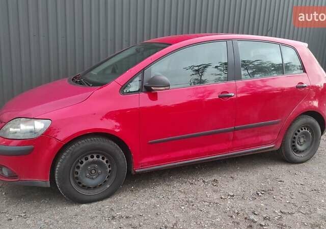 Красный Фольксваген Гольф, объемом двигателя 1.6 л и пробегом 390 тыс. км за 4600 $, фото 5 на Automoto.ua