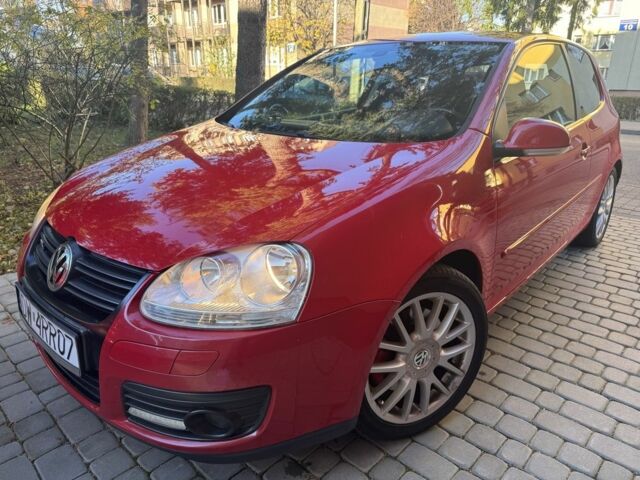 Красный Фольксваген Гольф, объемом двигателя 1.4 л и пробегом 248 тыс. км за 2500 $, фото 1 на Automoto.ua
