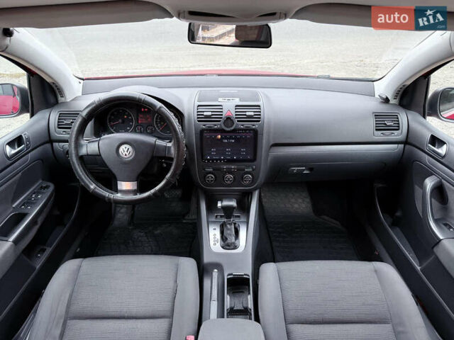 Красный Фольксваген Гольф, объемом двигателя 1.6 л и пробегом 287 тыс. км за 6200 $, фото 4 на Automoto.ua