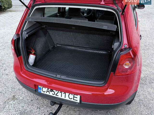 Красный Фольксваген Гольф, объемом двигателя 1.6 л и пробегом 287 тыс. км за 6200 $, фото 9 на Automoto.ua